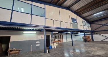 local/entrepot 462 m² - sainte marie - pae la mare