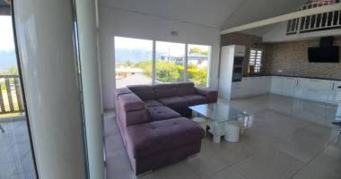 a louer magnifique appartement f4 meuble avec jardinet  la plaine des cafres 21 éme km