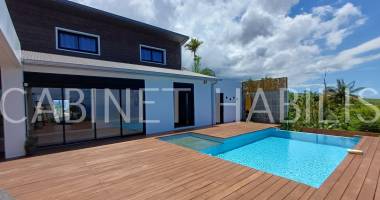 a louer - maison f4 meublee d'environ 134.82 m2 - saint-pierre - 2 449.00 €