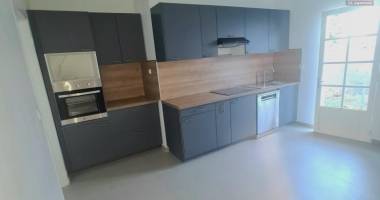 grande maison entierement rÉnovÉe 3 chambres, cusine neuve, jardin cloturÉ