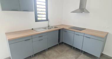 maison neuve avec 3 chambres, cuisine ÉquipÉe, situÉe sur commune carron/ ste suzanne