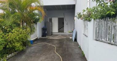 a louer joli appartement avec jardin dans villa secteur trois mares