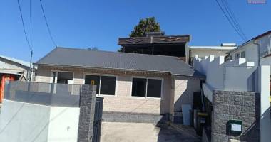 charmante maison f3/4 entièrement rénovée à deux pas des sentiers de randonnée  à  l'entre deux