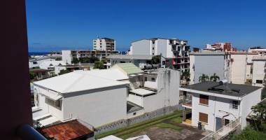 sainte clotilde spacieux f2 de 71 m2 traversant