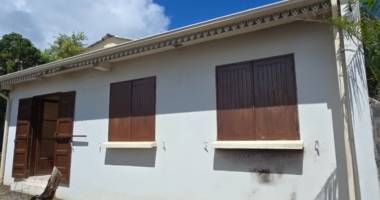 maison de type t4 d'environ 66 m² édifiée sur une parcelle d'environ 226m²