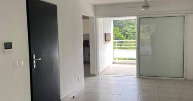 À louer   appartement t3 au gosier - 930 €