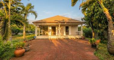 maison familiale avec grande varangue et jardin arboré - le tampon