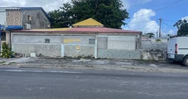 construction  de plain pieds de 27m2 + large terrasse - terrain 217 m2 à acheter 153000 € au moule -