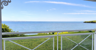 a louer - t3 rdc vue mer - roujol - 1300€