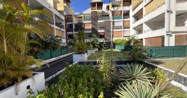 saint denis (résidence les marquises) - t2 avec jardin loué 690€cc