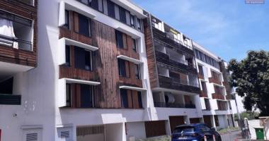 a louer grand appartement t2 au centre ville de la possession