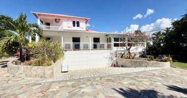 vente maison de 304 m2 proche destrellan   usage habitation et/ou professionnel