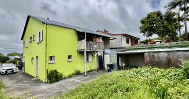 saint joseph 97480 - ensemble immobilier en bon etat general - beaux volumes - secteur paisible