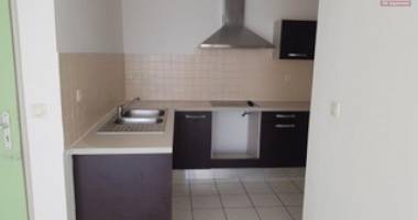 a louer f2 spacieux sur la résidence les ambrevattes impasse des ambrevattes rue lory les hauts à sainte clotilde.