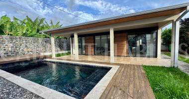 a louer - maison f5 meublee d'environ 125.55 m2 - saint-pierre - loyer 2 490.00 € + charges 150.00 €