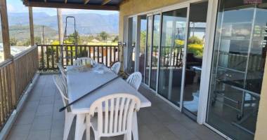 a louer superbe appartement f4 meuble avec jardinet, vue mer et montagne la plaine des cafres 21éme km