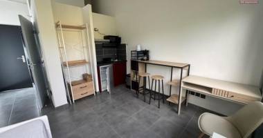 a louer joli studio meuble face à l'université le tampon