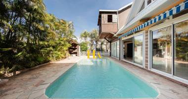 maison rénovée de 300 m2, ligne paradis, piscine, 4 chambres