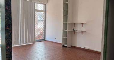 a louer local professionnel avec vitrine sur sainte clotilde