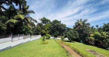 la possession (sainte therese) - location maison t5 plain-pied avec grand jardin