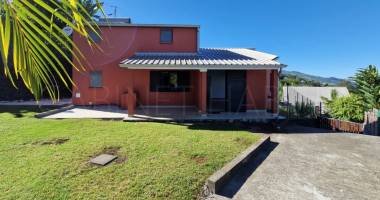 À louer - maison t5 d'environ 120,91 m2 - saint-leu -  loyer 1 400,00 € + charges 35,00 €