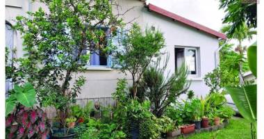 a louer maison de type f3 avec cour clôturée au guillaume à 750 euros !