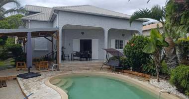 villa d'architecte en duplex 5 chambres avec piscine et jardin paysager de 620 m2 rivière st louis