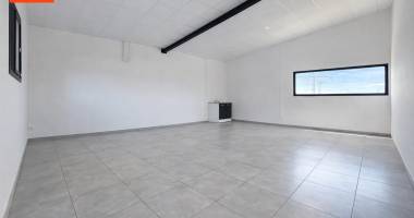 zi 4 local 100m²   1900ht