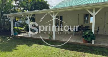 trois-rivières , dans un lotissement calme avec vue sur les saintes, villa t5 avec terrasse