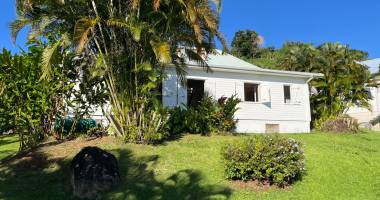 trois-rivières , dans un lotissement calme avec vue sur les saintes, villa t5 avec terrasse