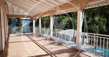 a vendre 475 000 € *villa avec piscine - baie mahault