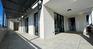 a louer - appartement t3 d'environ 68.99 m2 - saint-pierre - 1 432,00 €