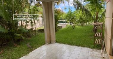 a vendre grand t2 avec jardin dans la residence les huppes de bourbon à la montagne