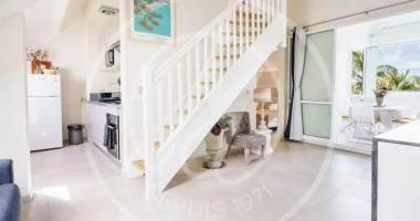 a vendre 239 000 € -t2 meuble * sainte anne * acces prive plage*