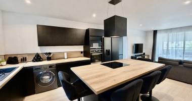 À vendre appartement t3 renove et meublÉ au 1er etage - moudong-sud