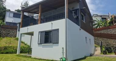 très belle villa récente , vue mer