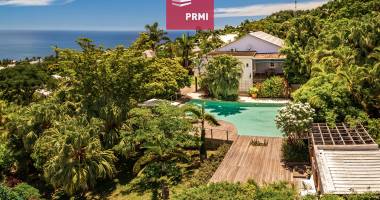 maison créole la montagne sur 2265 m² de terrain avec vue mer et piscine