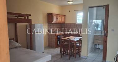 À louer - studio meublÉ d'environ 28 m2 - le tampon - 650.00 €