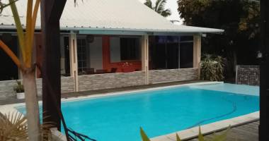 villa f4 duplex rénovée avec une dépendance