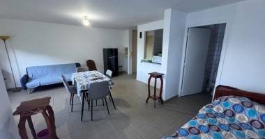 a vendre grand studio d'environ 40 m² avec jardinet le tampon proche université