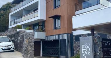 a louer ce bel appartement de type f4 sur la résidence castel roc au dernier étage vue mer sans vis à vis sur les hauteurs de bois de nèfles sainte clotilde.