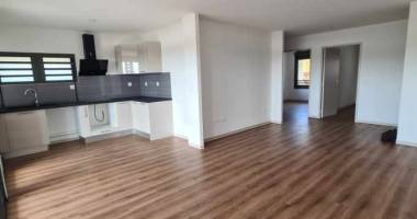 bel appartement t3 d'une surface totale de 85 m2