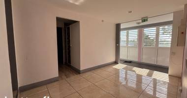 gosier centre - local commercial  72m2 - disponible de suite