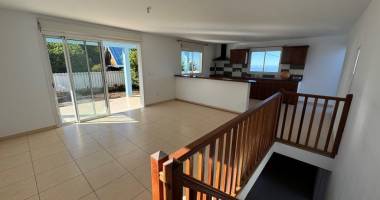 a louer superbe villa de type f4/5 avec vue mer et montagne plaine des cafres 22 éme