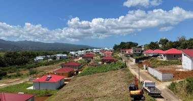 lamentin  terrain 504 m2 vue montagne
