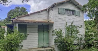 le charme brut d'une maison créole à rénover