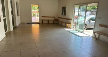 piton st leu idealement placé local de 10m² 