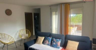 a louer jolie villa de type f3 meublée dans un quartier calme.