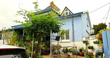 maison d’habitation composée de deux appartements indépendants