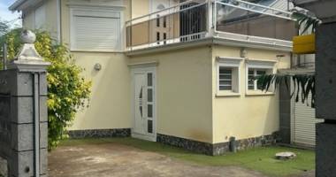 a louer une charmante maison f3 à saint-pierre dans un quartier calme